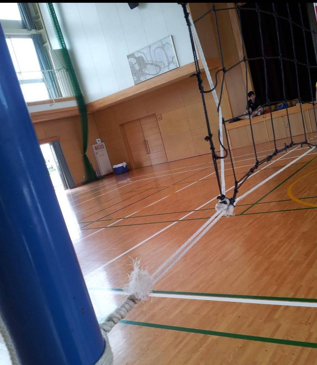 職人レベルのバレーボールのネット張り