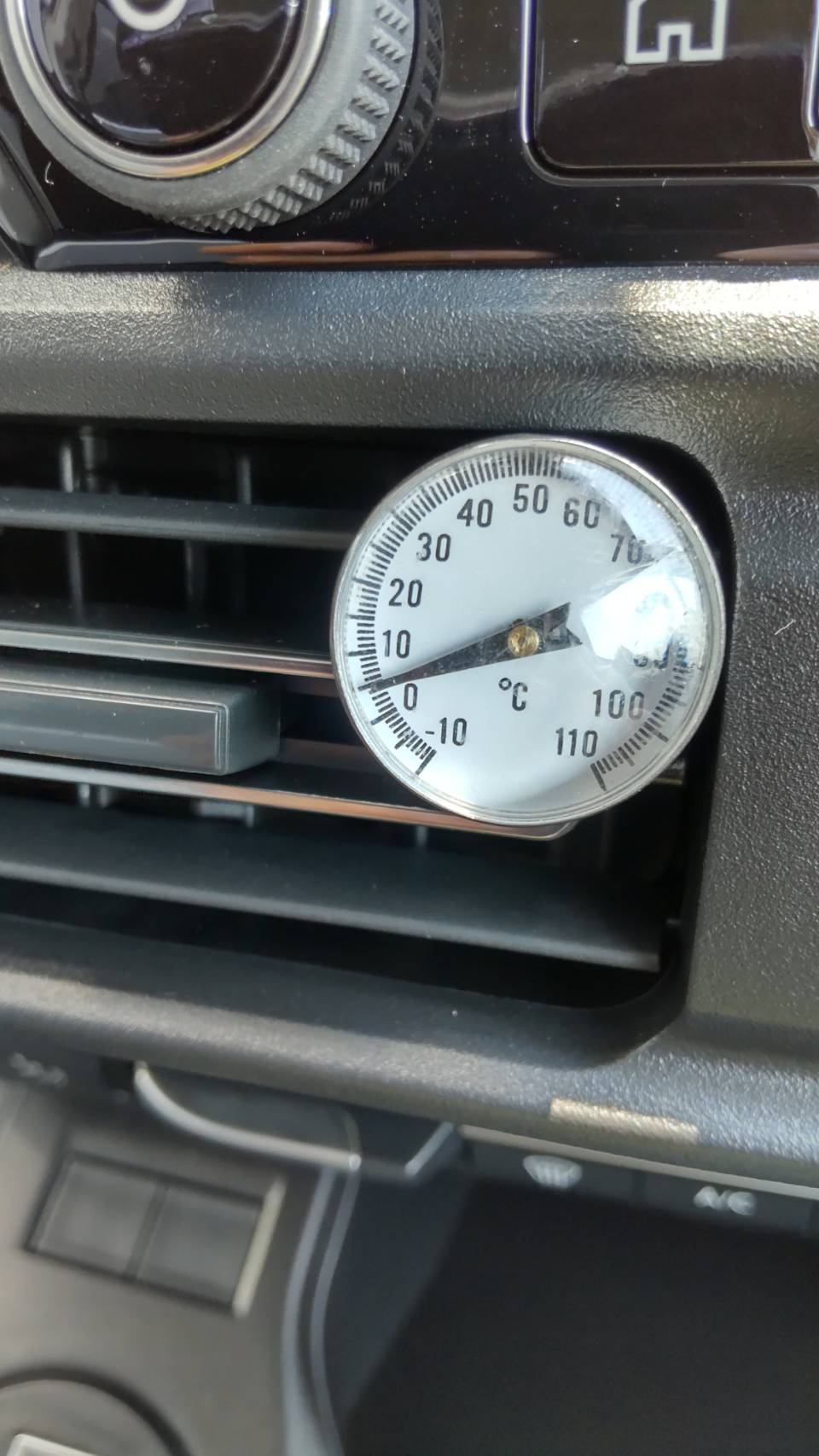 夏本番のお出掛けは、カーエアコンの特性を活かして、暑さに対応するのがおすすめでございます。
