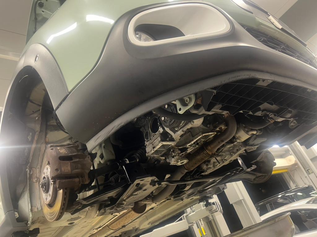 中古車も正規ディーラにて！