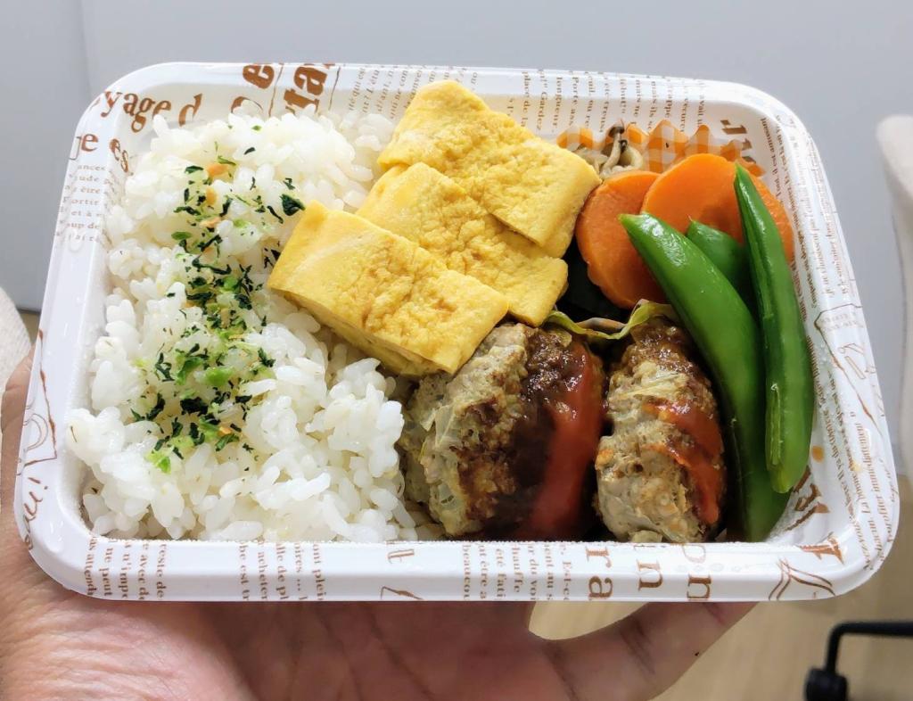 4時半起きで妻が作る、手作りハンバーグの愛妻弁当。 